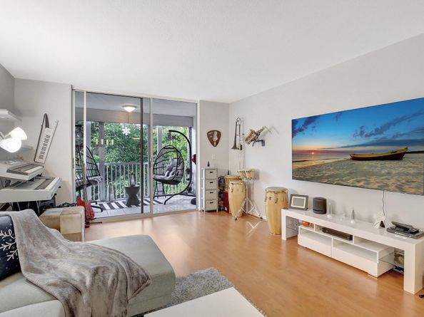 1000 NE 12th Avenue 304, Hallandale Beach FL 33009