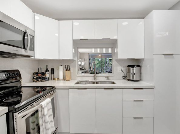 1000 NE 12th Avenue 304, Hallandale Beach FL 33009