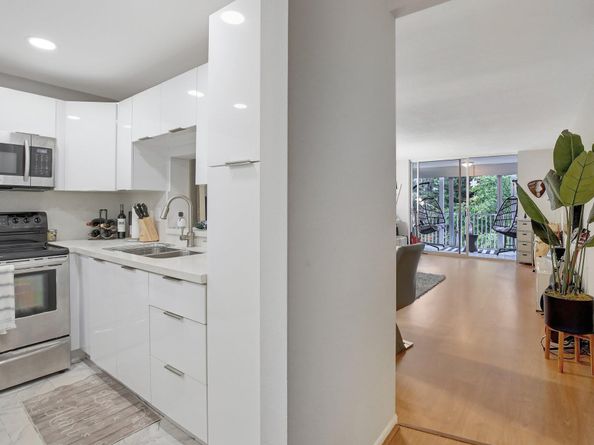 1000 NE 12th Avenue 304, Hallandale Beach FL 33009