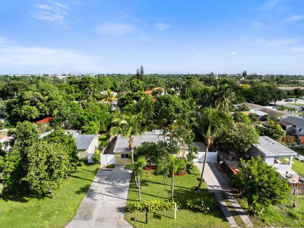607 W Perry Street, Lantana FL 33462
