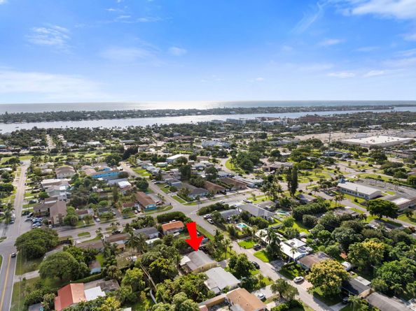 607 W Perry Street, Lantana FL 33462