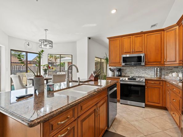 4664 NW 58th Ter, Coral Springs FL 33067
