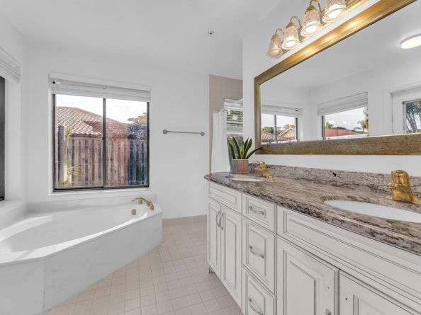 4664 NW 58th Ter, Coral Springs FL 33067