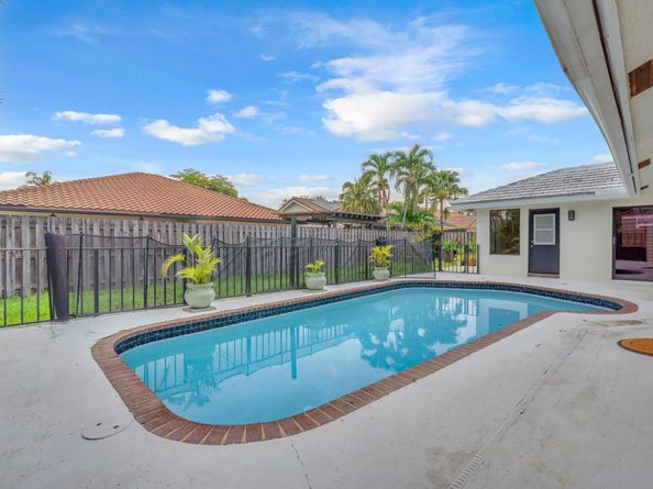 4664 NW 58th Ter, Coral Springs FL 33067