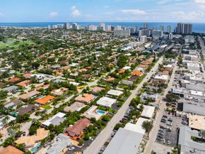 2667 NE 32nd St, Fort Lauderdale FL 33306