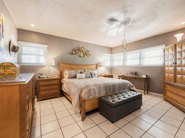 2667 NE 32nd St, Fort Lauderdale FL 33306