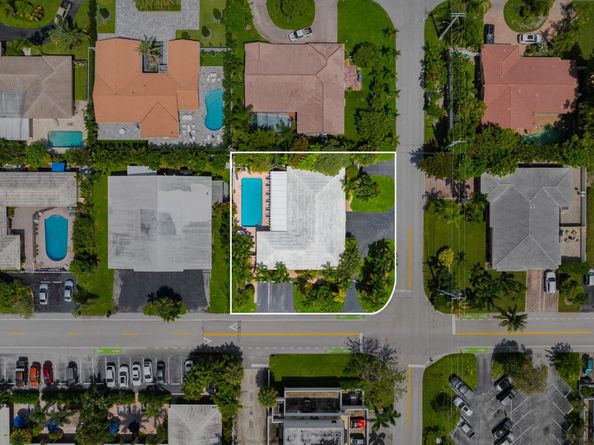 2667 NE 32nd St, Fort Lauderdale FL 33306