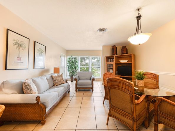 2667 NE 32nd St, Fort Lauderdale FL 33306