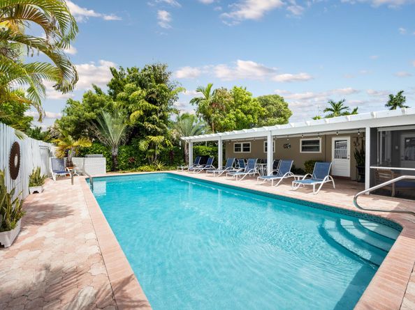 2667 NE 32nd St, Fort Lauderdale FL 33306