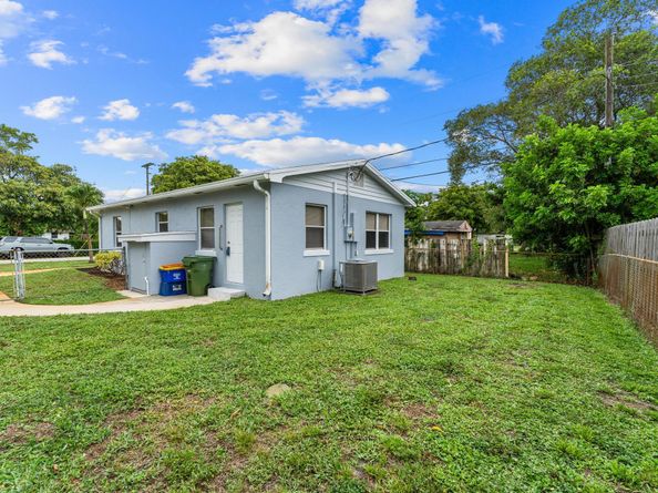 1858 Muskogee Road, Palm Springs FL 33406
