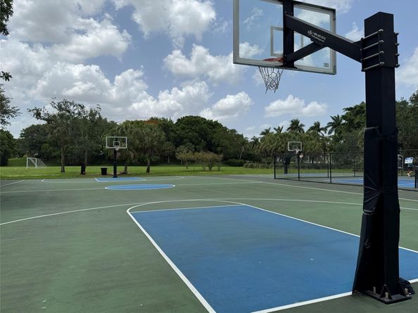 4375 Foxtail Ln, Weston FL 33331