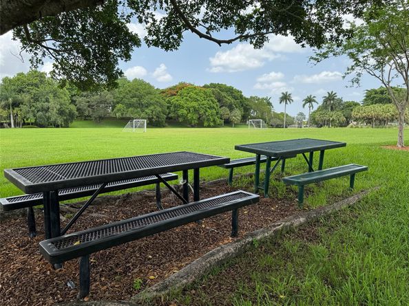 4375 Foxtail Ln, Weston FL 33331