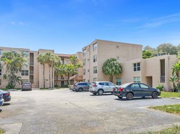 9400 Live Oak Pl