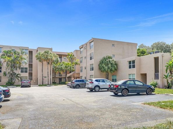 9400 Live Oak Pl 203, Davie FL 33324