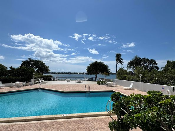 5600 N Flagler Drive 906, West Palm Beach FL 33407