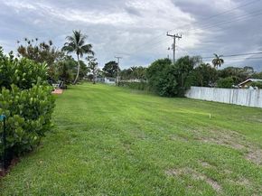 4355 Lucerne Villas Ln, Lake Worth FL 33467