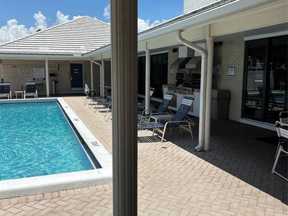 180 Cypress Club Dr 814, Pompano Beach FL 33060
