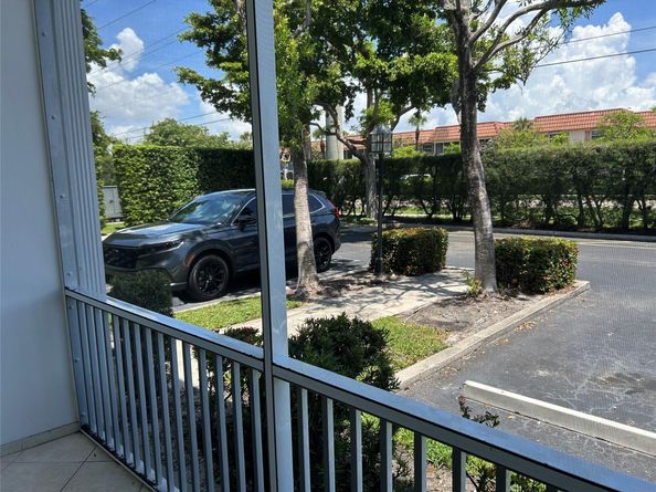 180 Cypress Club Dr 814, Pompano Beach FL 33060