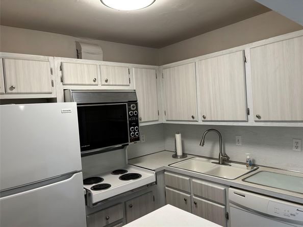 180 Cypress Club Dr 814, Pompano Beach FL 33060