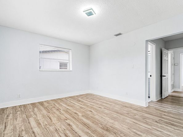 6540 SW 8th St, North Lauderdale FL 33068