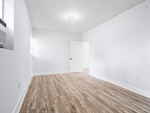 6540 SW 8th St, North Lauderdale FL 33068