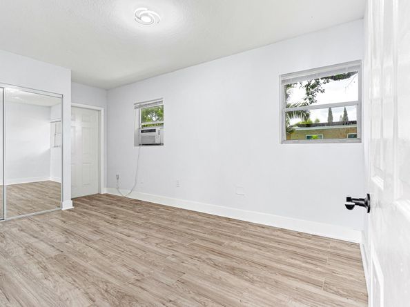 6540 SW 8th St, North Lauderdale FL 33068