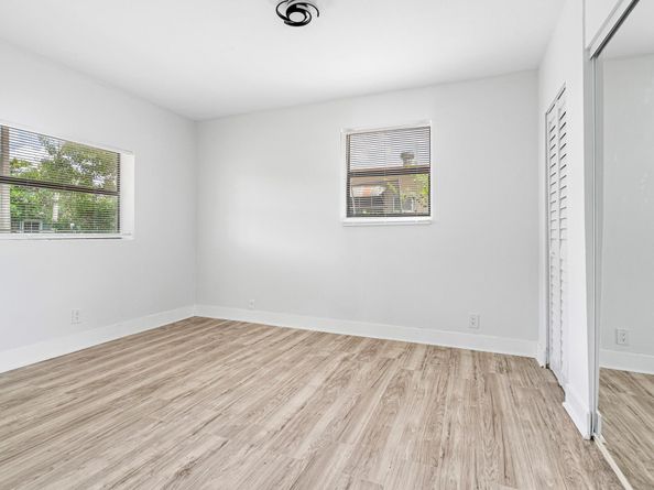 6540 SW 8th St, North Lauderdale FL 33068