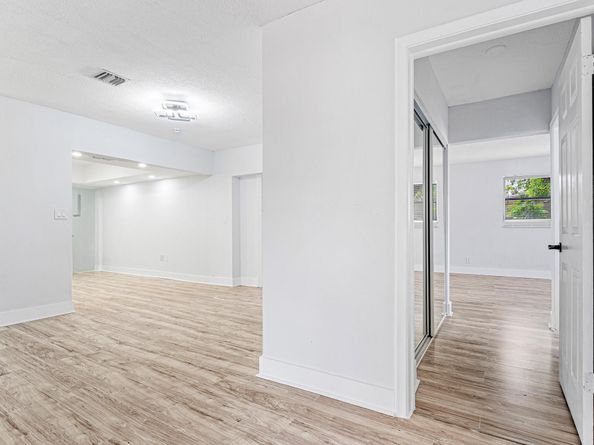 6540 SW 8th St, North Lauderdale FL 33068