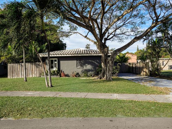 1955 Thomas St, Hollywood FL 33020