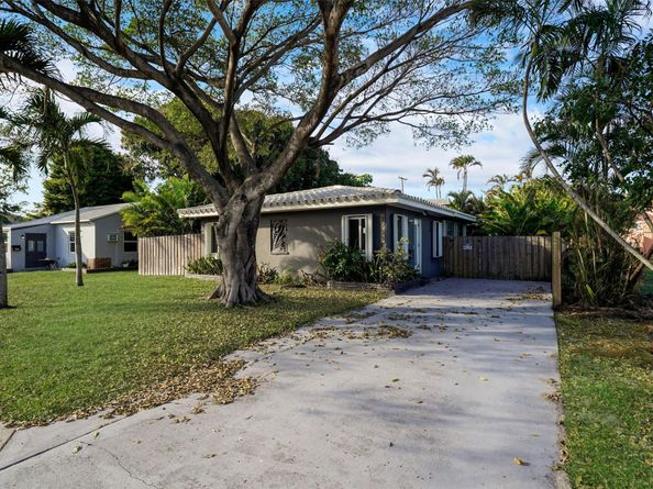 1955 Thomas St, Hollywood FL 33020