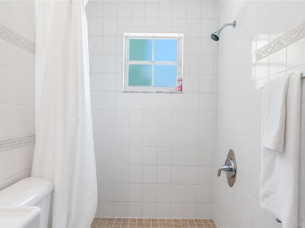 516 Puritan Rd, West Palm Beach FL 33405