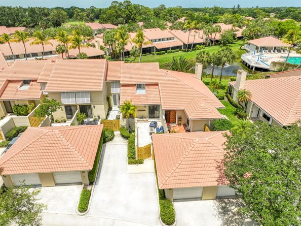 216 Old Meadow Way, Palm Beach Gardens FL 33418
