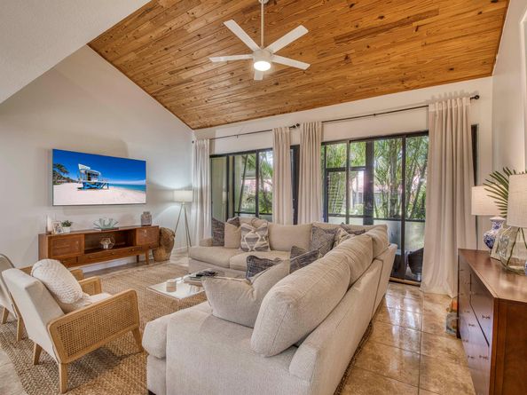 216 Old Meadow Way, Palm Beach Gardens FL 33418
