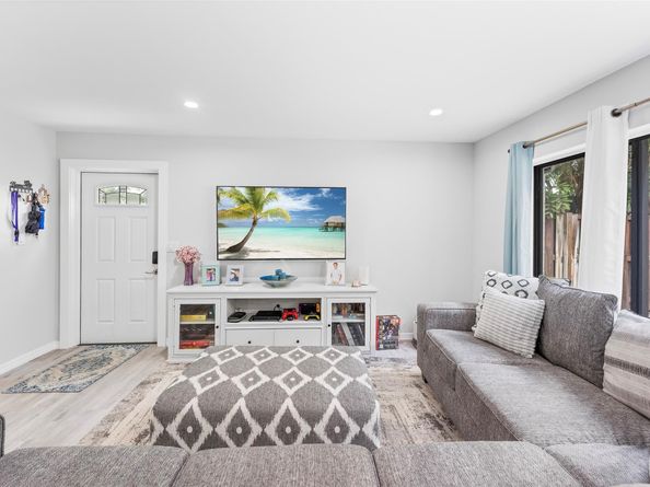 100 Weybridge Cir D, Royal Palm Beach FL 33411