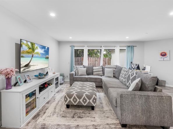 100 Weybridge Cir D, Royal Palm Beach FL 33411