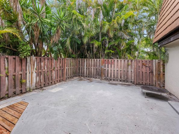 100 Weybridge Cir D, Royal Palm Beach FL 33411