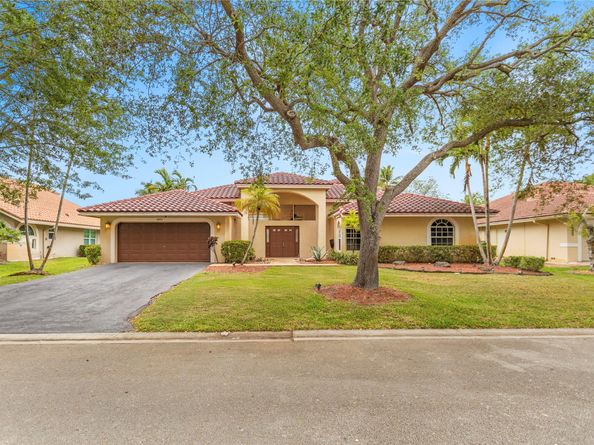 4841 NW 104th Ln, Coral Springs FL 33076