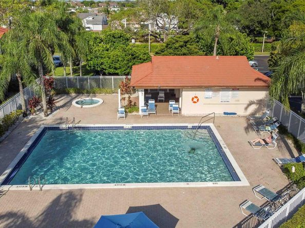 1250 SW 113th Ter 203, Pembroke Pines FL 33025