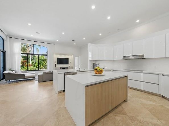 2454 Provence Ct, Weston FL 33327