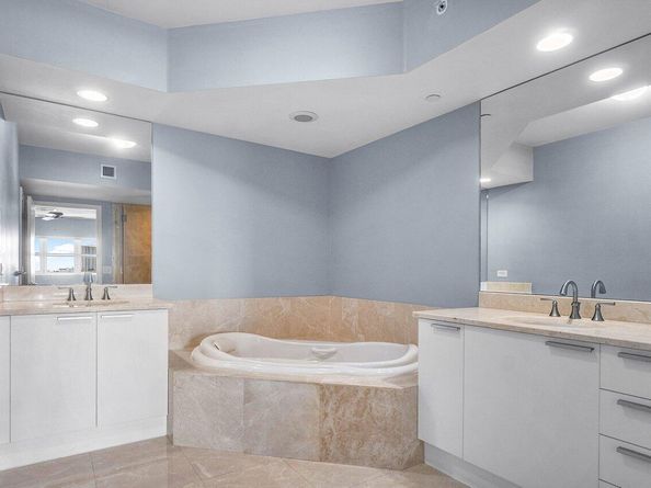 2640 Lake Shore Drive 614, Riviera Beach FL 33404