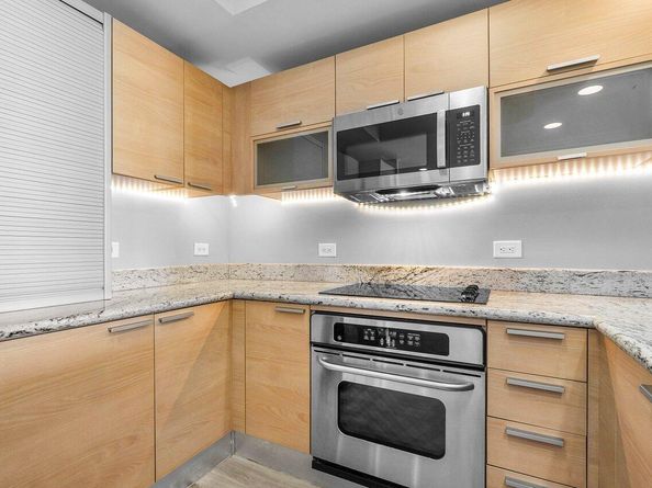 2640 Lake Shore Drive 614, Riviera Beach FL 33404