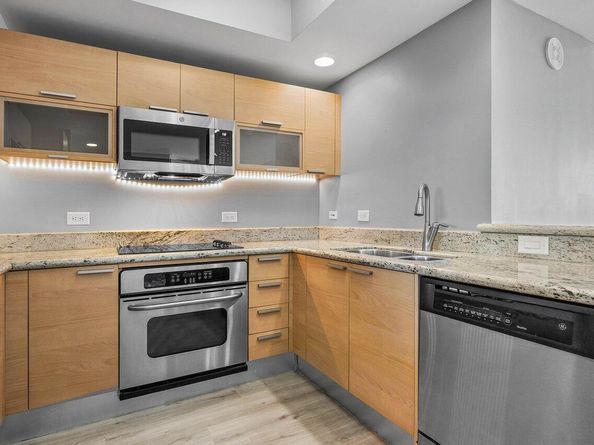 2640 Lake Shore Drive 614, Riviera Beach FL 33404
