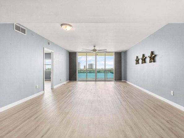 2640 Lake Shore Drive 614, Riviera Beach FL 33404
