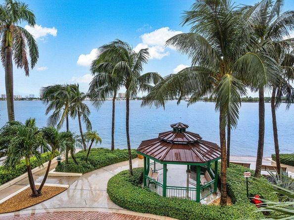 2640 Lake Shore Drive 614, Riviera Beach FL 33404