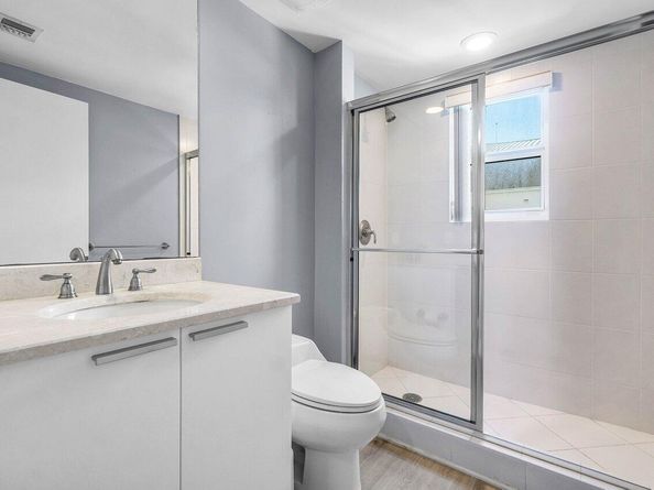 2640 Lake Shore Drive 614, Riviera Beach FL 33404