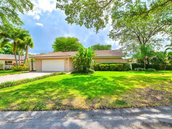 215 NW 86th Terrace, Coral Springs FL 33071