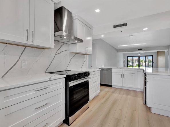 501 Seafarer Circle 204, Jupiter FL 33477