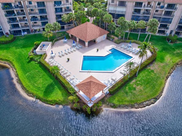 501 Seafarer Circle 204, Jupiter FL 33477