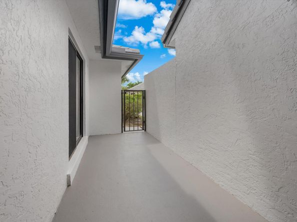 1120 Sand Drift Way D, West Palm Beach FL 33411