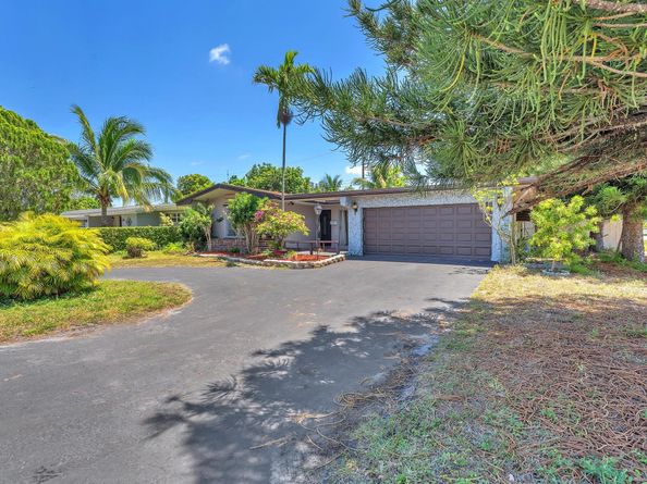 6772 Camelia Dr, Miramar FL 33023